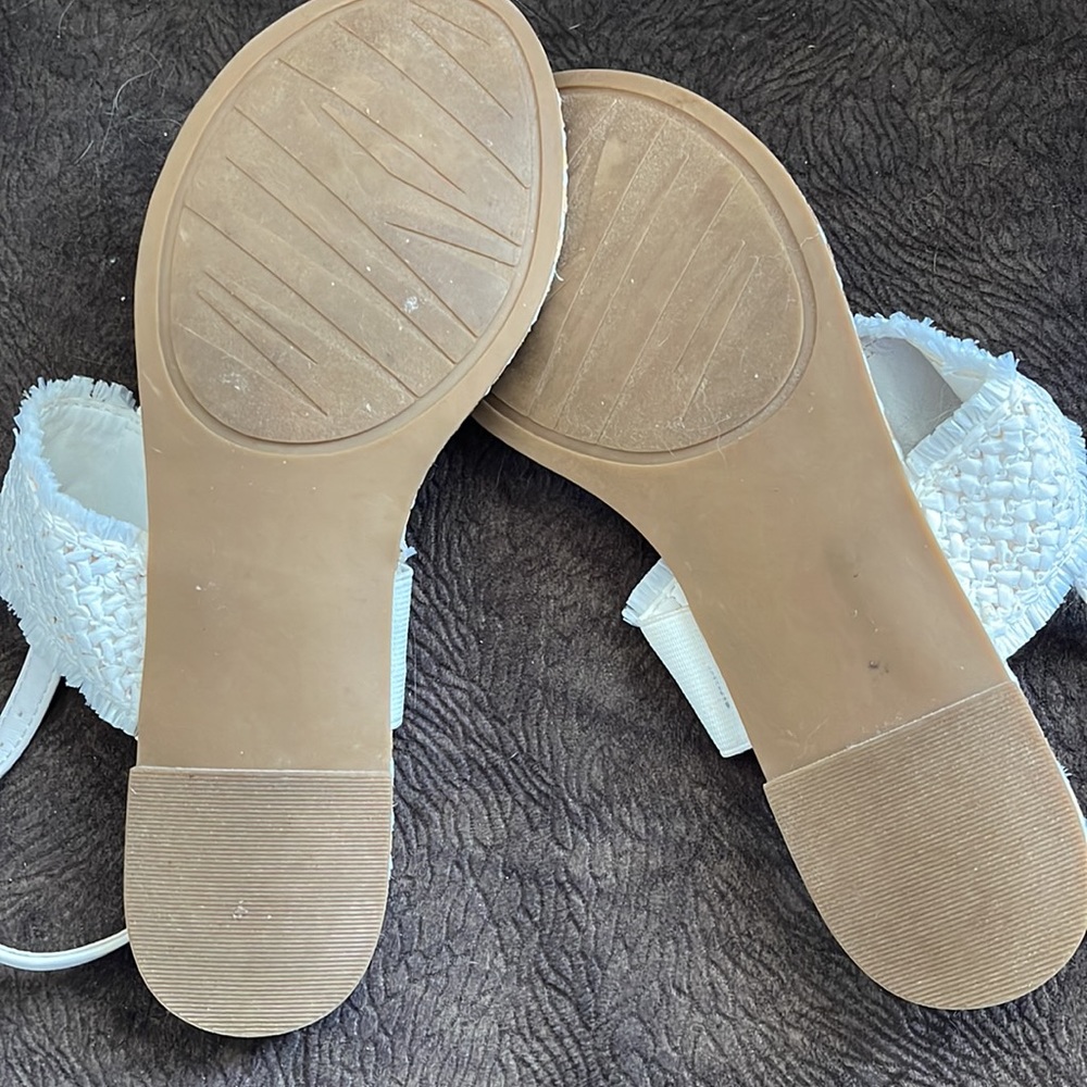 Carlos sandles only wore 1 time size 7 1/2. - Picture 2 of 2